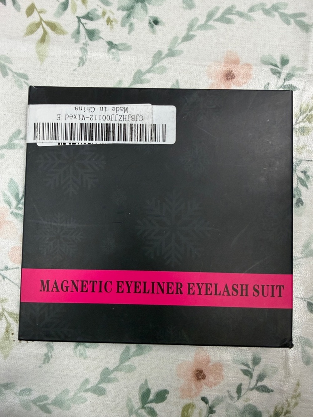 Magnetic Eyeliner Eyelash Set - Black with Hot Pink Accent
